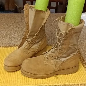 Tan combat boots military brand Vibram size 4.5 gently used lace up